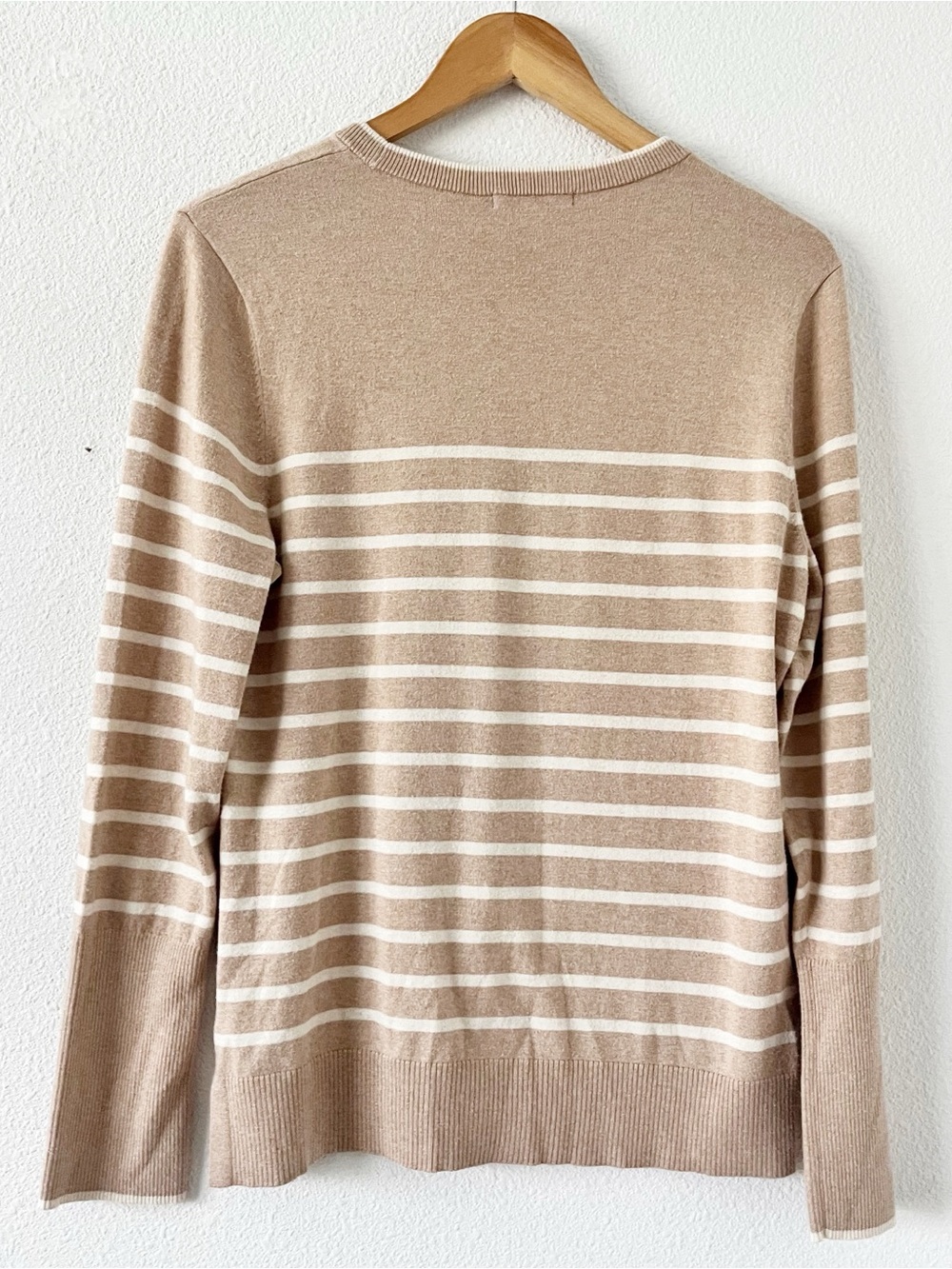 J. McLaughlin Striped Crewneck Tan White Knit Preppy Stretch Pullover Sweater - Picture 7 of 8